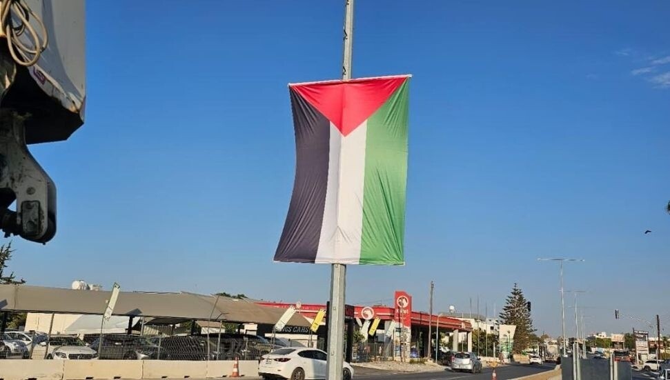 LAÇ Belediyesi bölgeye Filistin bayrakları astı: Dualarımız Filistin halkıyla!