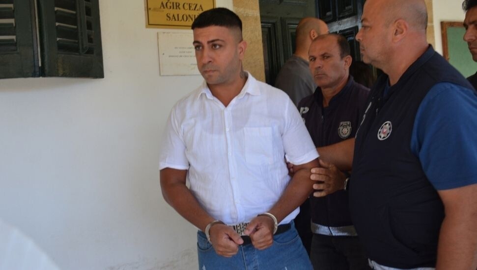 Karşıdan karşıya geçerken kendisini uyaran yayayı yumruklayan zanlıya tam 1 yıl hapis cezası!