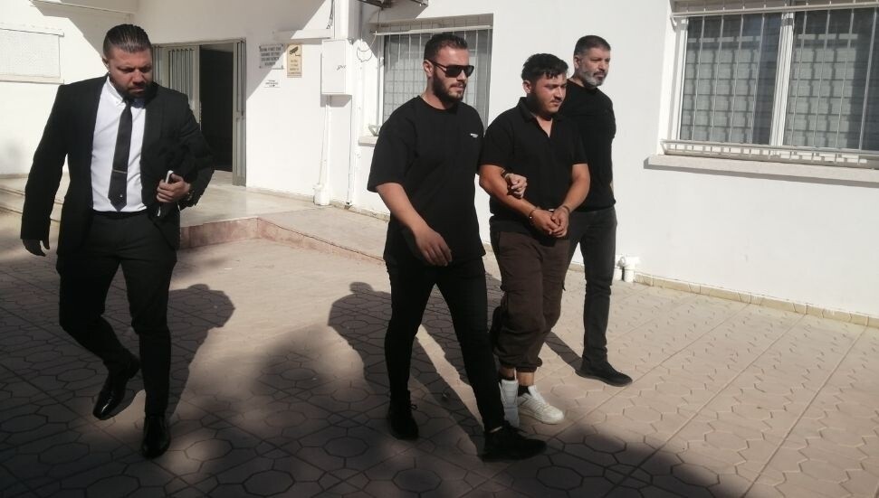 Rum polis aracına çarpıp kaçarken askeri bölgeyi ihlal etmekle itham edilen zanlı 3 gün tutuklu!