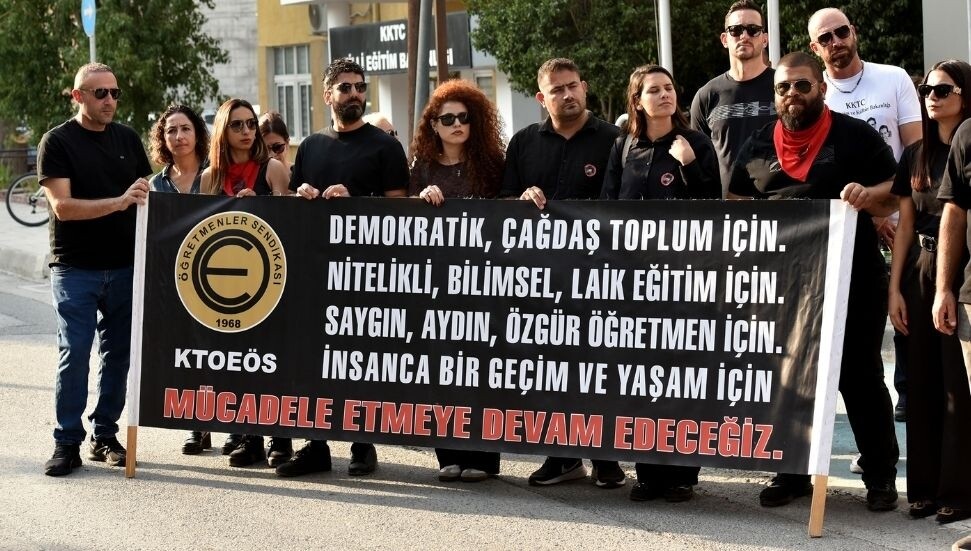 KTOEÖS, Atatürk’ün 87’nci ölüm yıldönümü dolayısıyla Millî Eğitim Bakanlığı önünde açıklama yaptı