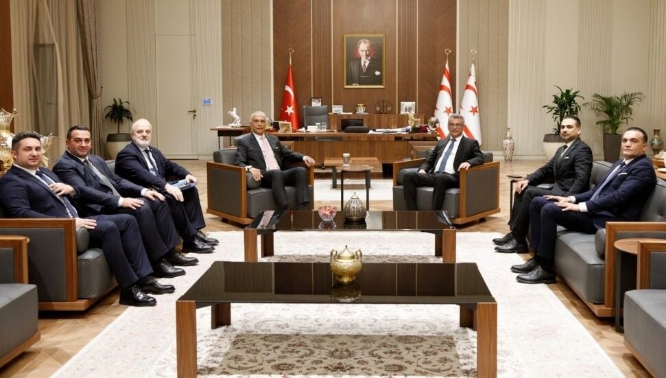 Cumhurbaşkanı Erhürman, iş insanları ve bürokrat dernekleri heyetini kabul etti