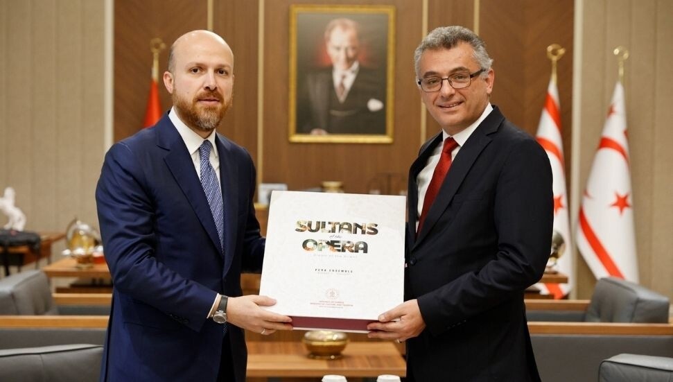 Cumhurbaşkanı Erhürman, Necmeddin Bilal Erdoğan’ı kabul etti: Karşılıklı hediye takdimi