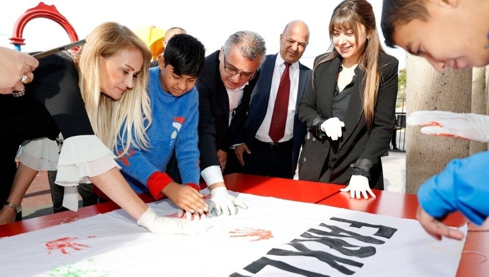 Erhürman çifti Lefkoşa Özel Eğitim ve İş Eğitim Okulu öğrencileriyle bir araya geldi