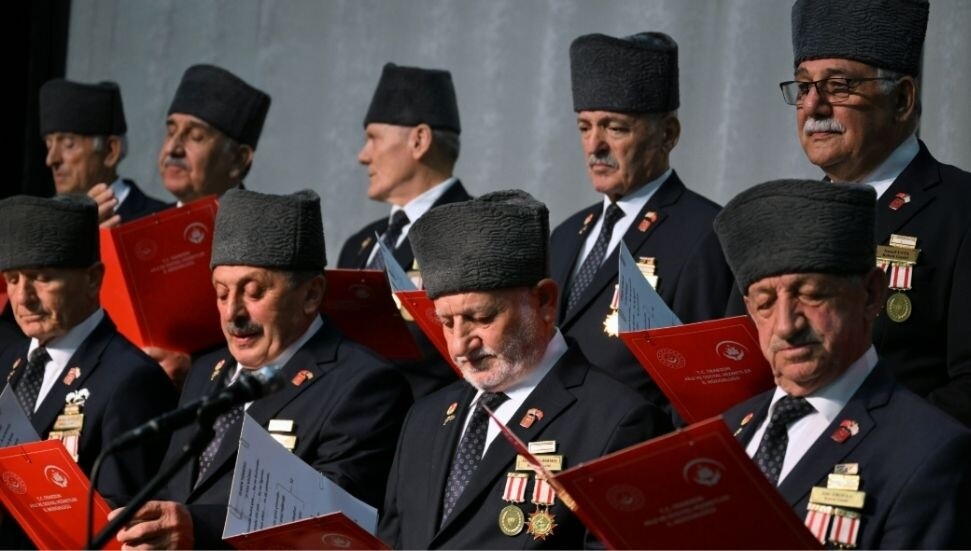 Kıbrıs gazileri “Kahramanlar Korosu”nda buluştu: Koro kahramanlık ezgilerini seslendiriyor