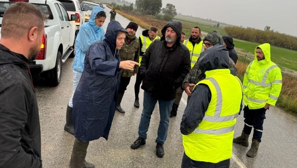 Mesarya Belediyesi yağmur suyunun Kukla Barajı'na tahliye edilmesi için çalışmaların devam ettiğini belirtti