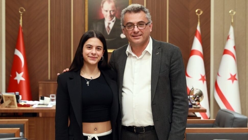 Erhürman, Dünya Salsa Şampiyonası’nda KKTC’yi temsil eden Elis Sermaye’yi kabul etti