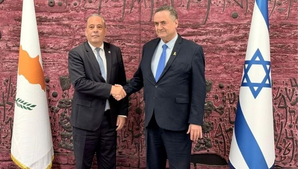 Rum Savunma Bakanı, İsrail’de mevkidaşı Katz ile görüştü: Güvenlik iş birliği ele alındı