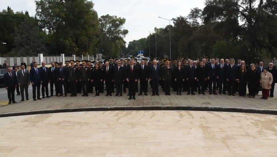 21-25 Aralık Milli Mücadele ve Şehitler Haftası dolayısıyla Şehitler Anıtı önünde tören düzenlendi