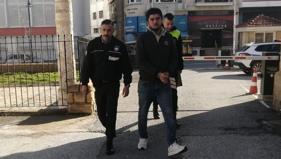 Ercan'da Eczacılık Yasası'na aykırı 306 hap bulundurmakla itham edilen zanlı 3 gün tutuklu