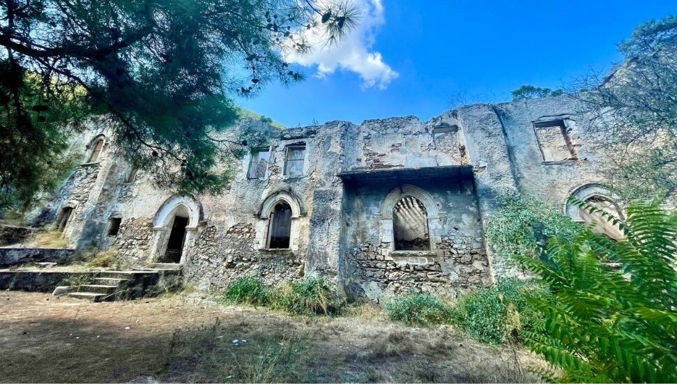 Terk edilmeye mahkûm edilen Surp Magar Ermeni Manastırı’nın içler acısı hali