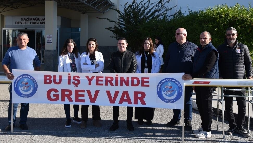 Memur-Sen ve KTAMS Gazimağusa Devlet Hastanesinde uyarı grevi yaptı