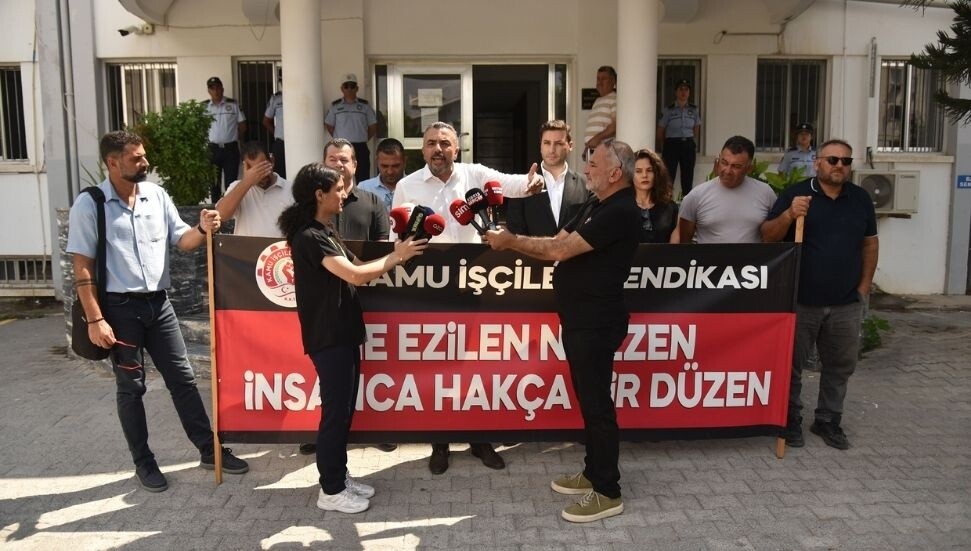 Kamu-İş, 2011 sonrası işe girenlerin kıdem tazminatlarının ödenmemesi gerekçesiyle basın açıklaması yaptı