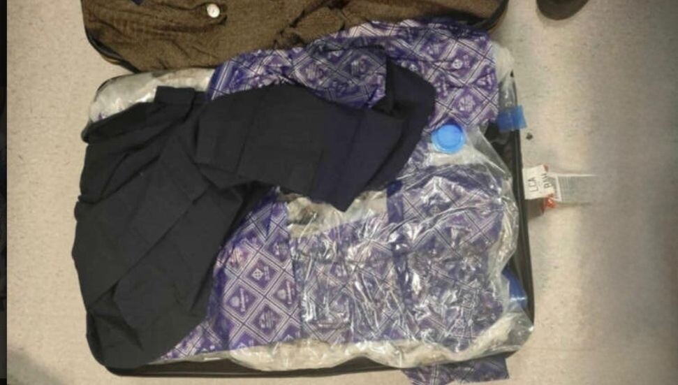 Larnaka Havalimanı’nda yolcu beraberinde 24,5 kilo uyuşturucu bulundu