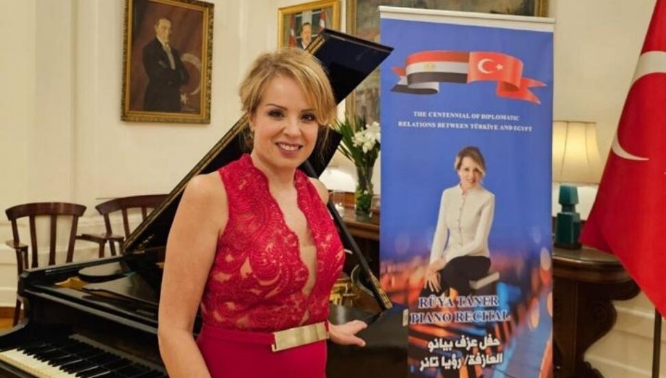 Piyanist Rüya Taner, Kahire'deki resitalde sanatseverlerle buluştu