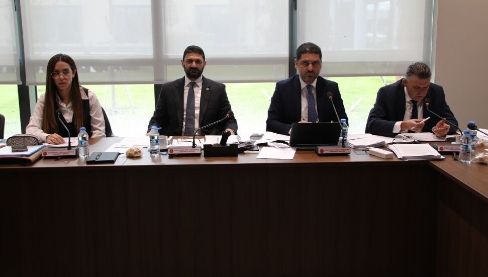 İdari, Kamu ve Sağlık İşleri Komitesi toplandı: İş (Değişiklik) Yasa Tasarısı Genel Kurul'a sevk edildi