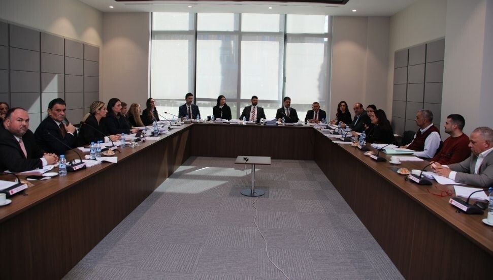 İdari, Kamu ve Sağlık İşleri Komitesi, Bütçe Dairesi ile BRTK yasa tasarılarını görüştü