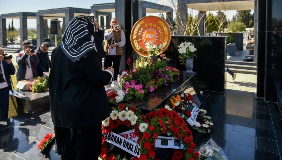 İrsen Küçük 7'nci ölüm yıl yönümde kabri başında anıldı