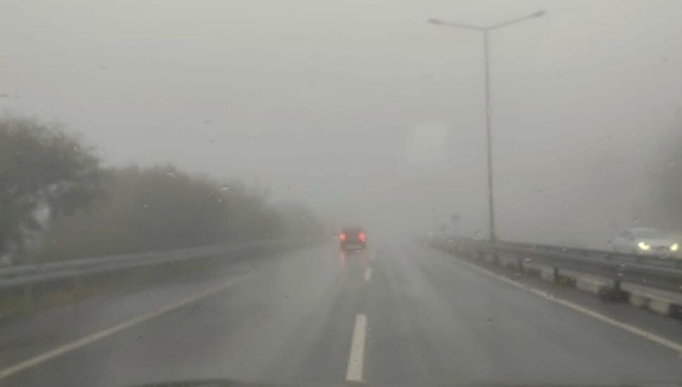 Polis uyardı: Sis nedeniyle bazı ana yollarda görüş mesafesi düştü