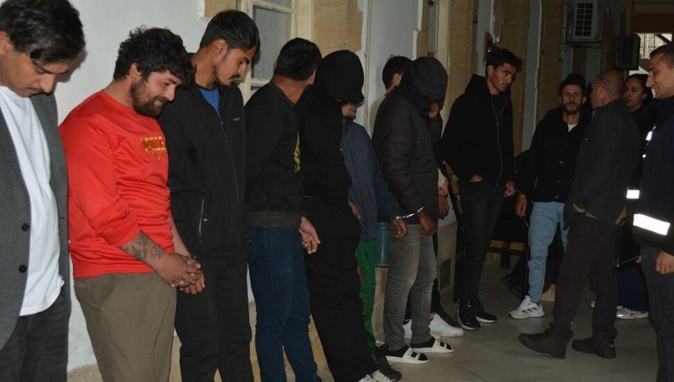 Beş ayrı bölgede kaçak operasyonu: 41 kişi 3'er gün tutukluk aldı