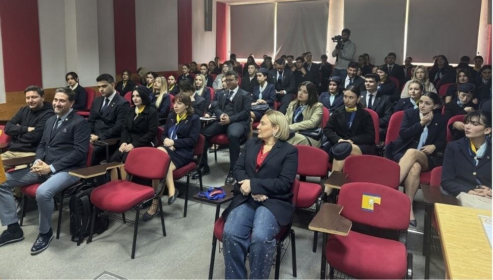 DAÜ’de “Nasıl Pilot Olunur? Pilotluğa Dair Bilgiler” etkinliği düzenlendi