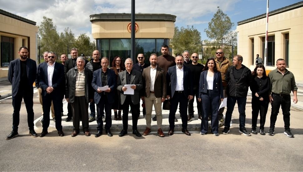 Sivil toplum örgütleri Meclis önünde orman arazileriyle ilgili yasa değişikliğinin geri çekilmesini istedi