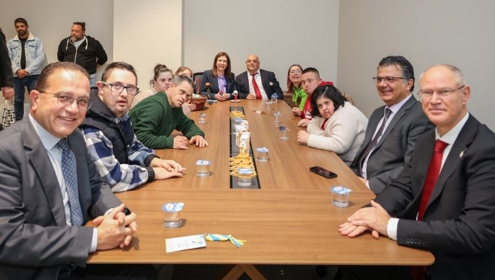 CTP Meclis'te Down sendromlu gençlerle bir araya geldi: Tekeş çoraplarımızı giydik