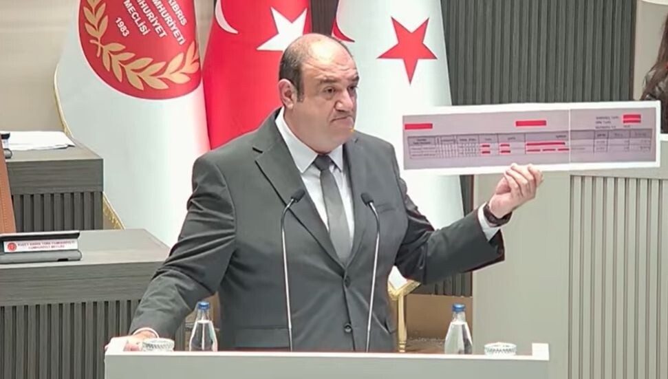 Barçın sözünü tuttu, "trollere ödenen" çekleri gösterdi