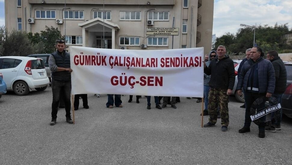 Güç-Sen’den Mağusa Limanı’nda eylem: Arıklı’ya siyah çelenk bırakıldı