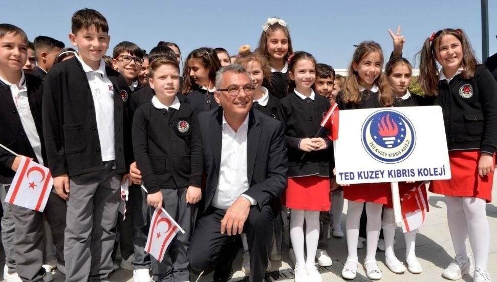 Erhürman'dan öğrencilere 23 Nisan mesajı: Ülkenizi çok sevin ve Kıbrıslı Türk olmaktan gurur duyun