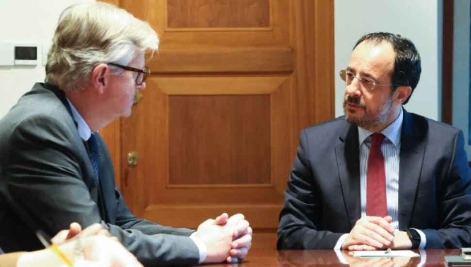 Hristodulidis, Lacroix ile görüştü: Müzakerelerin başlaması için sahada ve ara bölgede uygun koşullar gerekli