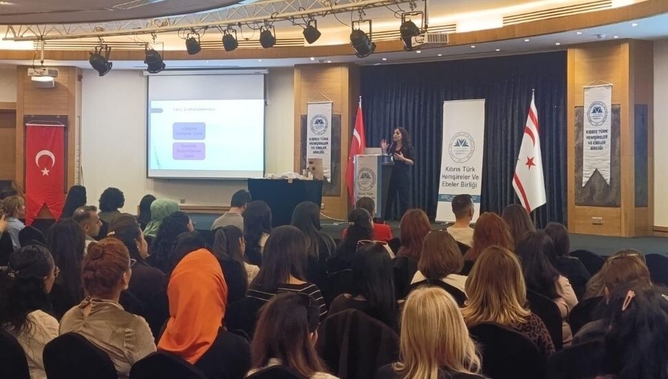 Hemşireler ve Ebeler Birliği, “Yara Bakımı ve Stoma” eğitimi düzenledi