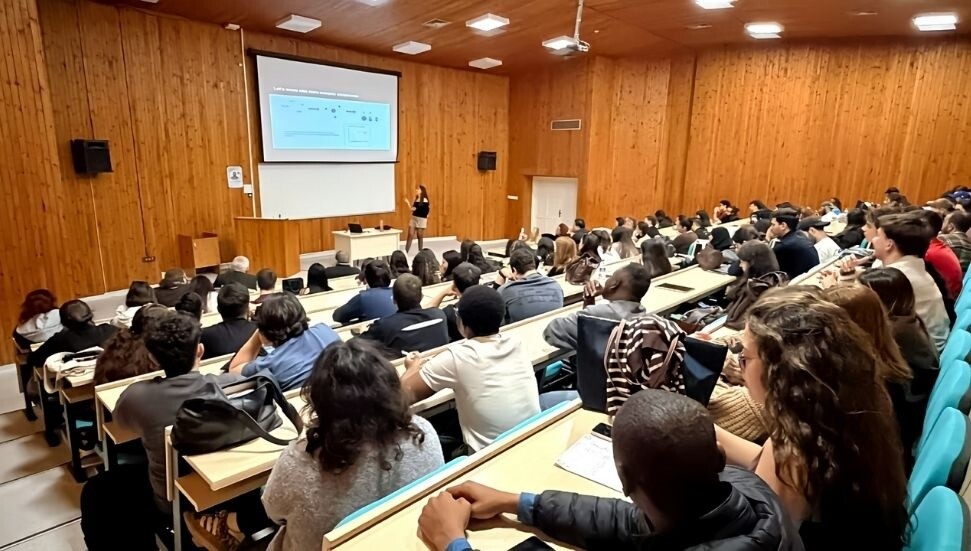 DAÜ’de Kimyagerler Günü: Genç bilim insanı Ertay öğrencilerle buluştu