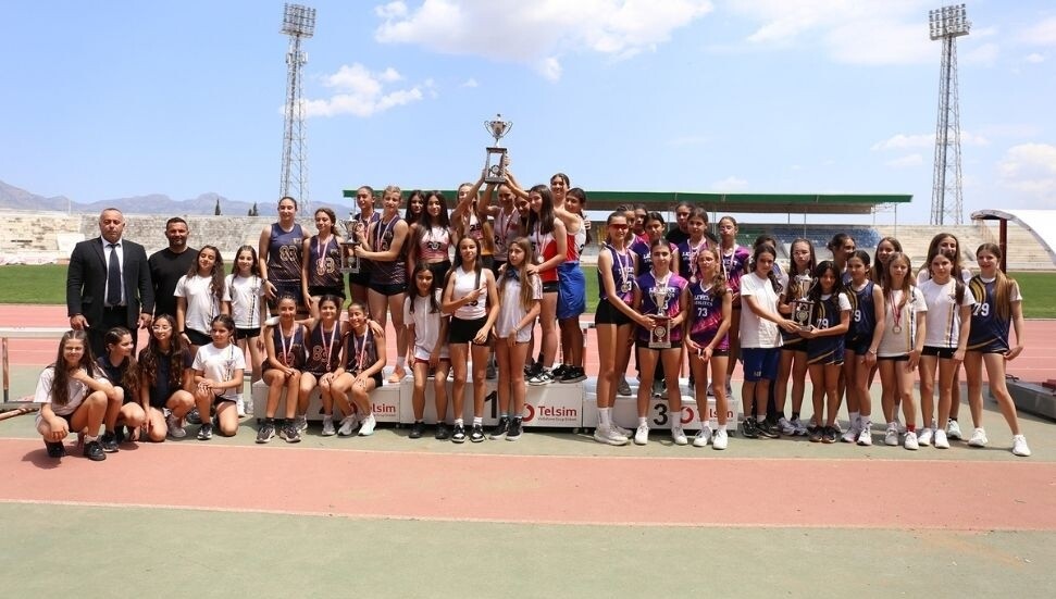 Ortaokullu Yıldızlar Atletizm finalleri tamamlandı: Şehit Turgut Ortaokulu çifte şampiyon