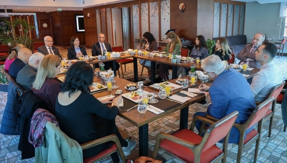 İncirli, Ankara’da gazetecilerle bir araya geldi: Yeni dönemde çözüm odaklı siyaset izleyeceğiz