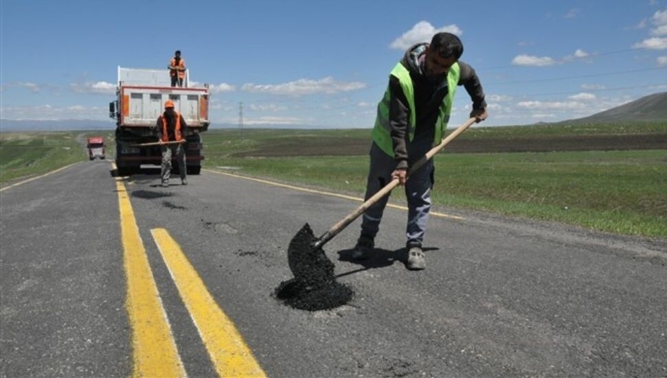 Çamlıbel-Geçitköy yolunda asfalt yama çalışması başladı