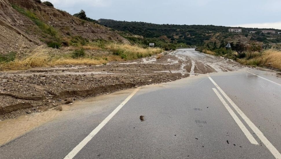 Kuzey Sahil Yolu’nda heyelan riski: Sürücülere dikkat uyarısı