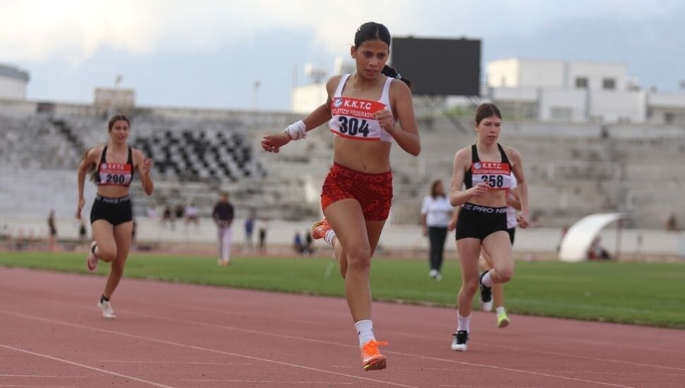Kıbrıs Atletizm Şampiyonası tamamlandı: Ada Kafa 800 metre branşında kendisine ait büyükler rekorunu kırdı