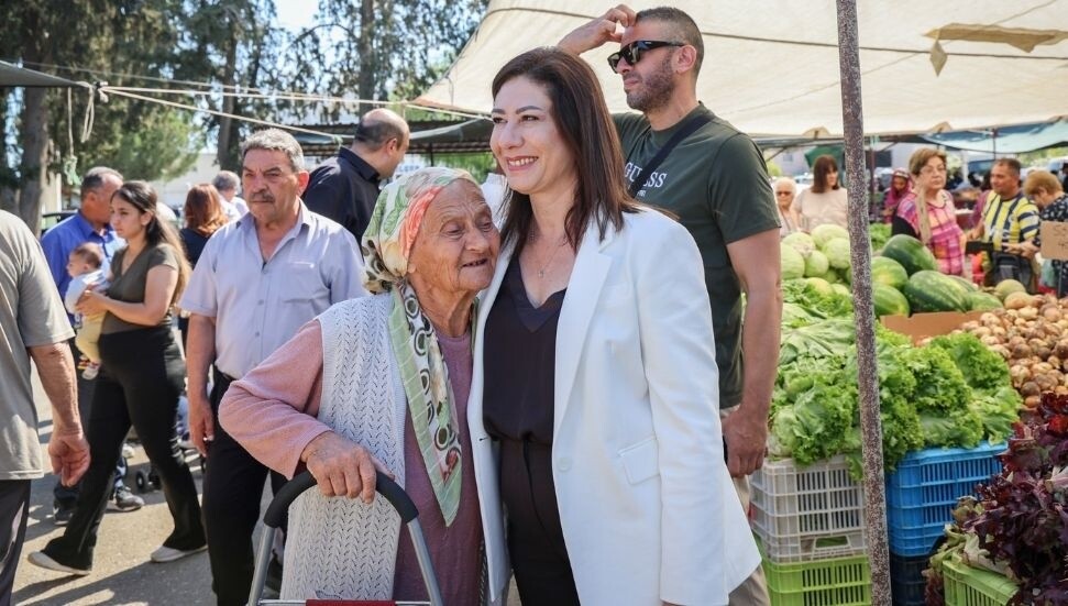 İncirli, Gönyeli ve Yenikent’te halkla bayramlaşarak yurttaşın görüş ve değerlendirmelerini dinledi