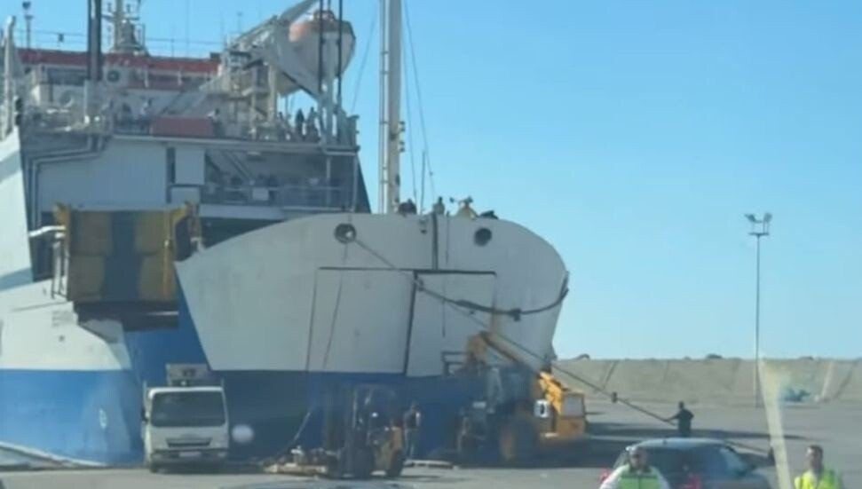 Girne Limanı'nda gemi arızası iddiası: Yolcular yaklaşık 3 saattir bekliyor