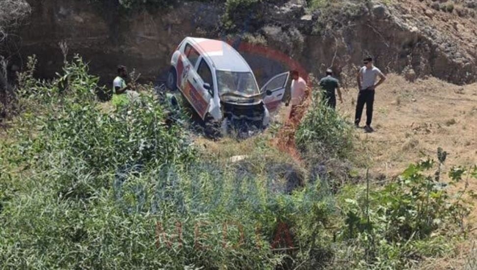 Esentepe'de bir araç kontrolden çıkarak takla attı