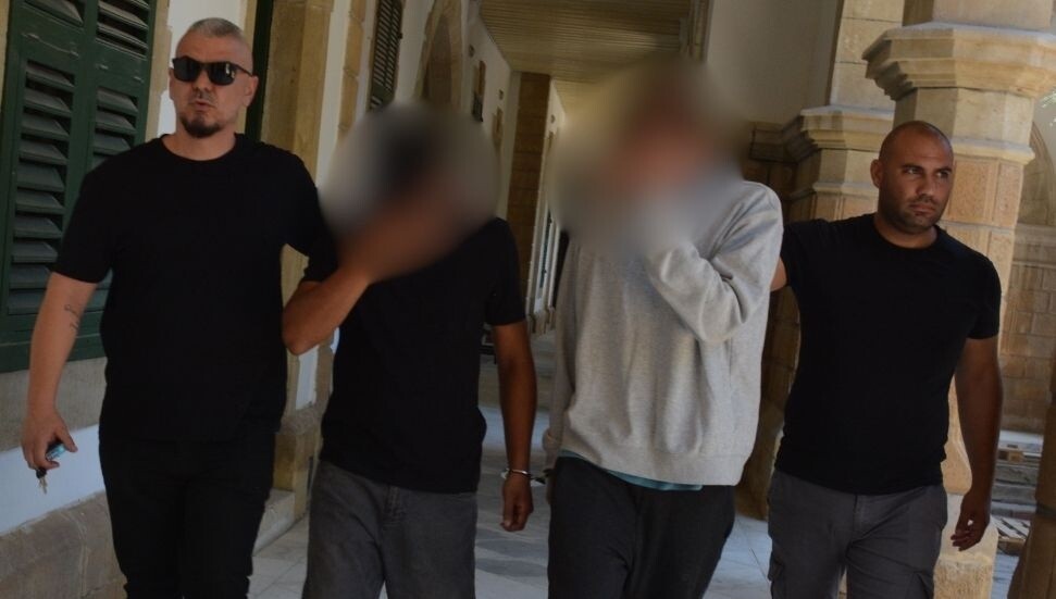 3 adet sentetik uyuşturucu bulundurmakla itham edilen zanlılar 8 gün tutuklu kalacak