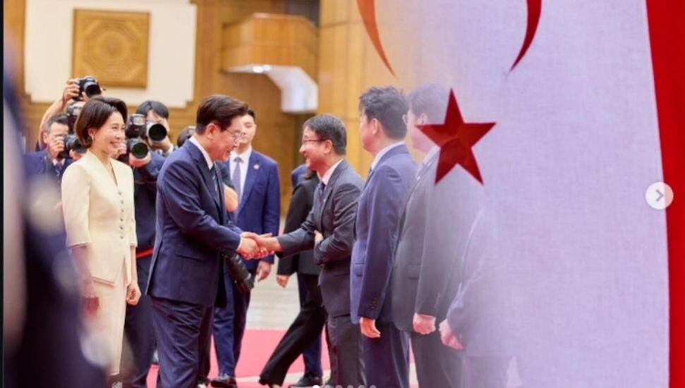 Güney Kore Devlet Başkanı Myung'un NATO Zirvesi paylaşımında, KKTC bayrağını kullanması dikkat çekti