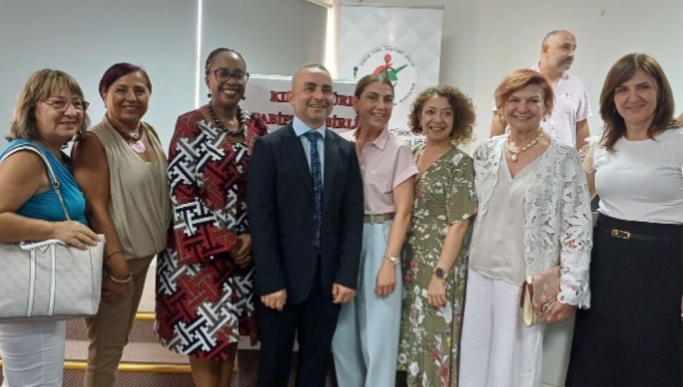Evrensel Hasta Hakları Derneği, Dünya Tabipler Birliği Başkanı Kitulu'nun katıldığı konferansa katıldı