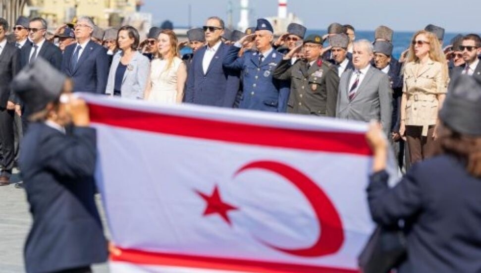 Kıbrıs Barış Harekâtı'nın 52. yıl dönümü İzmir'de törenle kutlandı