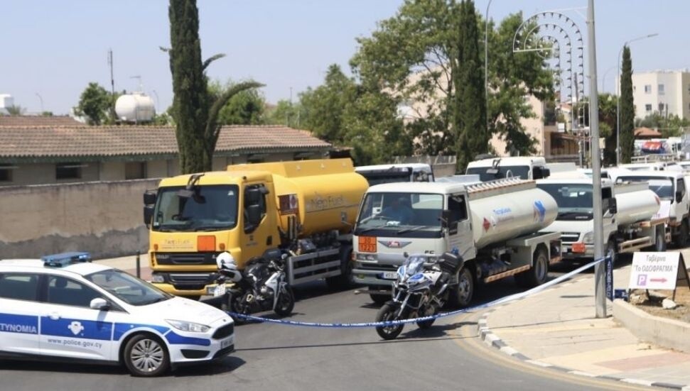 Güney Kıbrıs'ta akaryakıt istasyonu sahiplerinden tanker düzenlemesine protesto