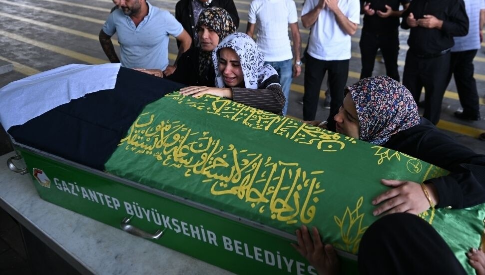 14 yaşındaki Nisa Törer Gaziantep’te toprağa verildi: Babası Ferdi Törer hâlâ kayıp