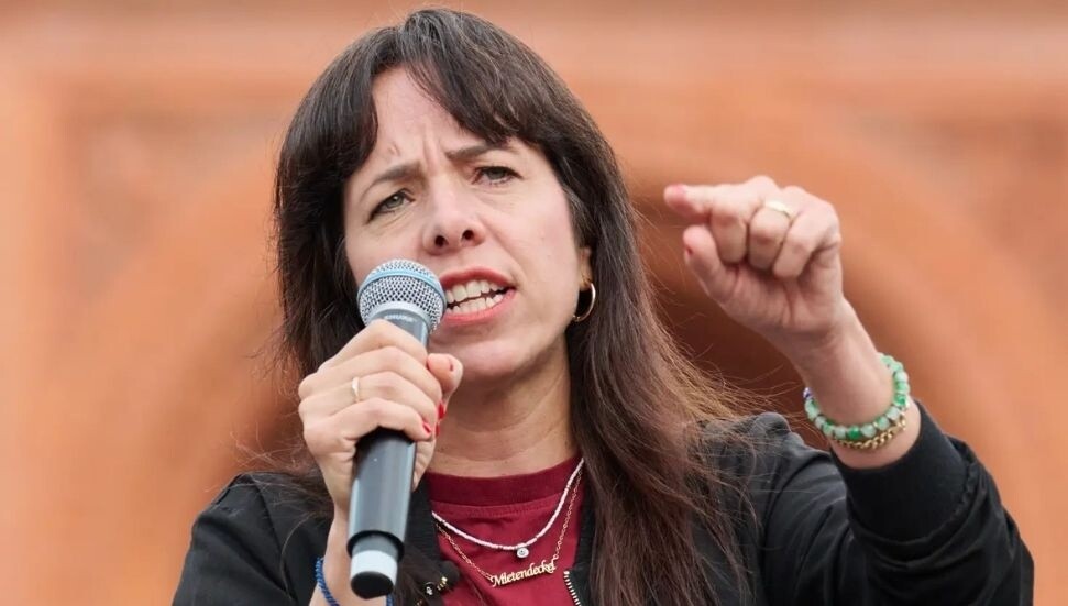 Elif Eralp Berlin’de ilk zafer konuşmasını yaptı, Merz görevde kalacağını açıkladı