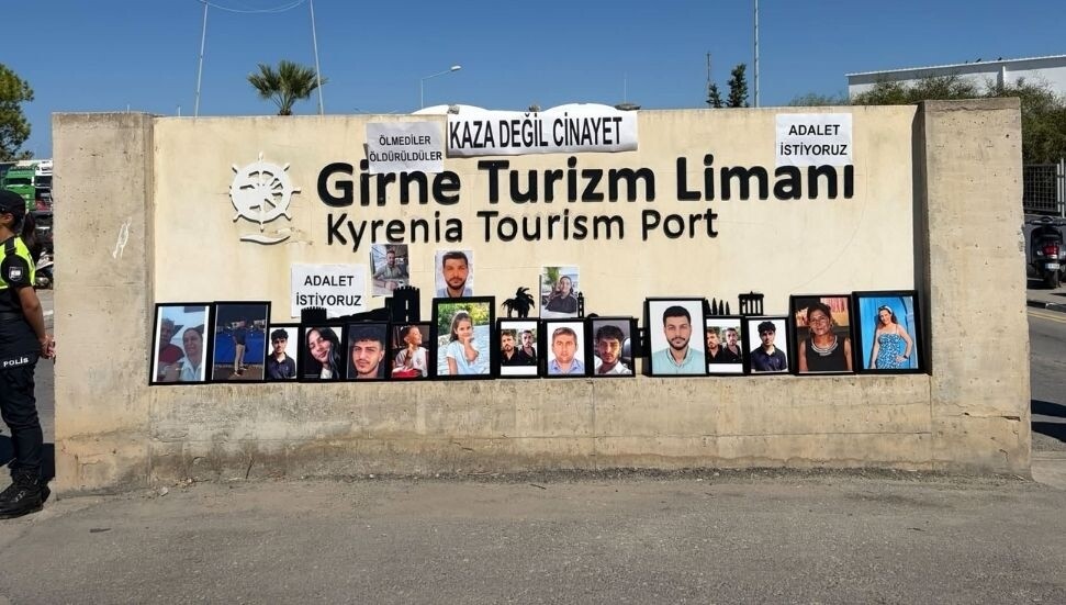 Filo faciasında acılı ailelerden Girne Limanı’nda “Adalet istiyoruz” çağrısı