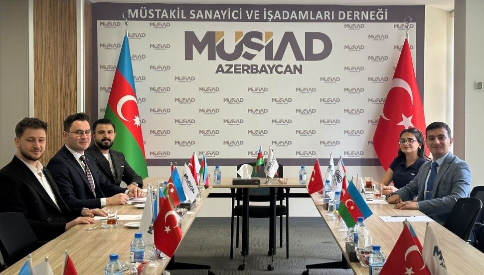 Zorlu Töre’nin siyasi yaşamını anlatan kitap, Genç MÜSİAD Azerbaycan Başkanı'na tanıtıldı