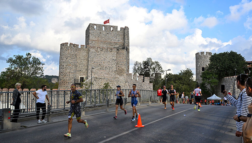 Dünyanın kıtalararası tek triatlonu olan Oral B Challenge İstanbul, üçüncü kez Beykoz'da düzenlendi